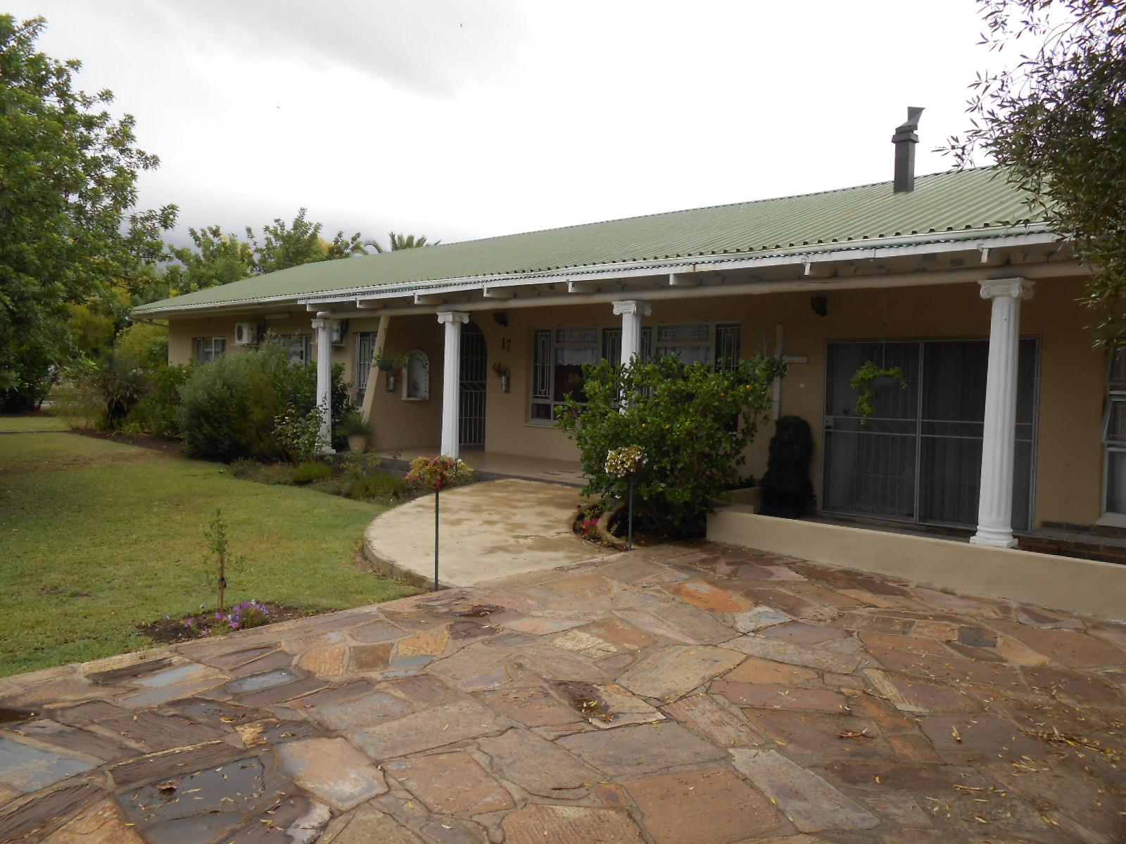 Front View of property in Porterville