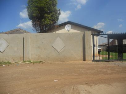 Front View of property in Roodekop