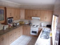 Kitchen of property in Trafalgar