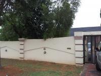 Front View of property in Roodekop