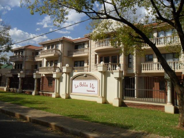 Apartment for Sale For Sale in Potchefstroom - Private Sale - MR105091