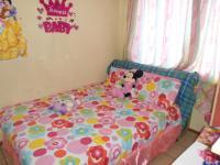 Bed Room 1 - 10 square meters of property in Halfway Gardens