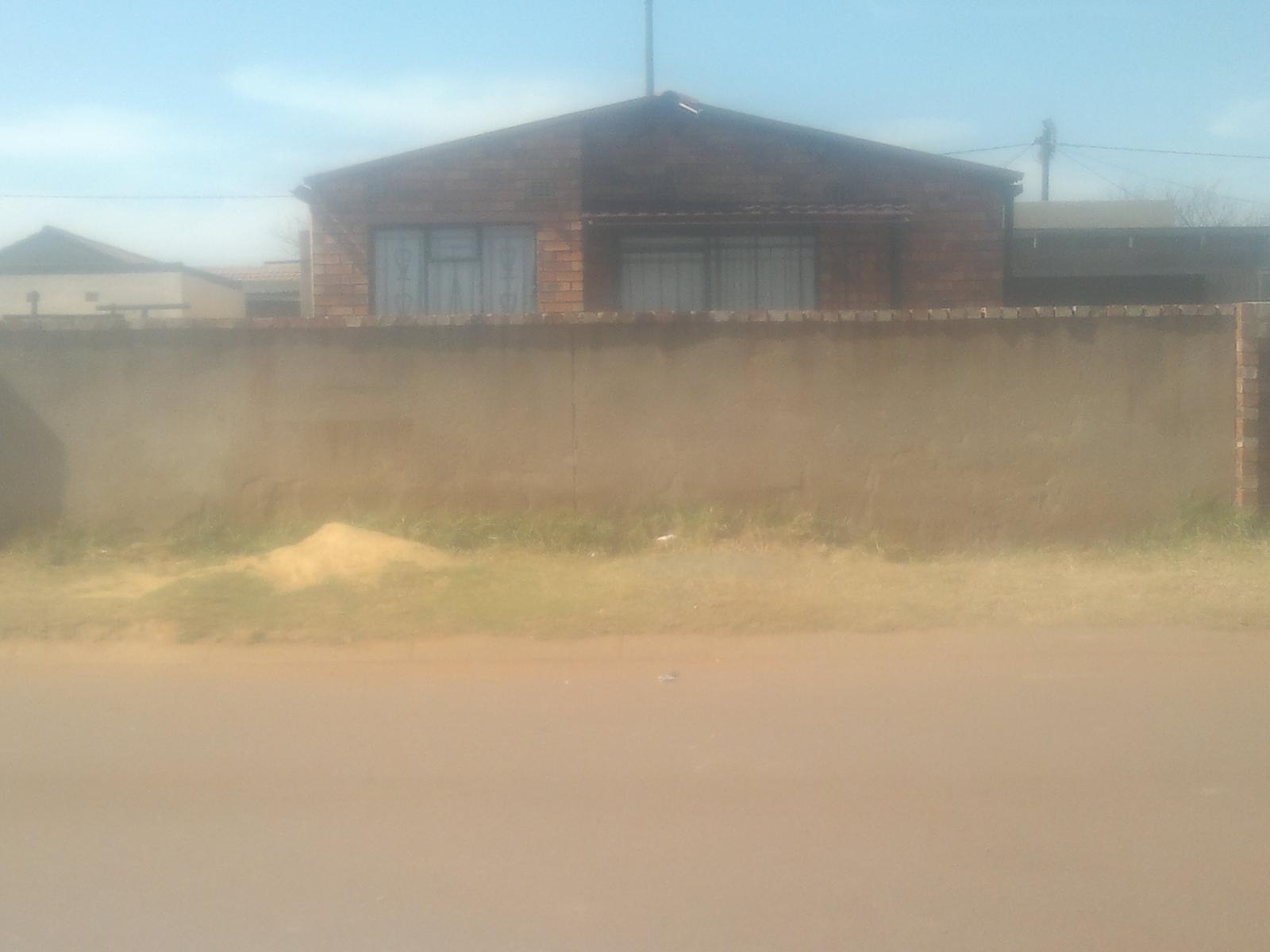 Front View of property in Vosloorus