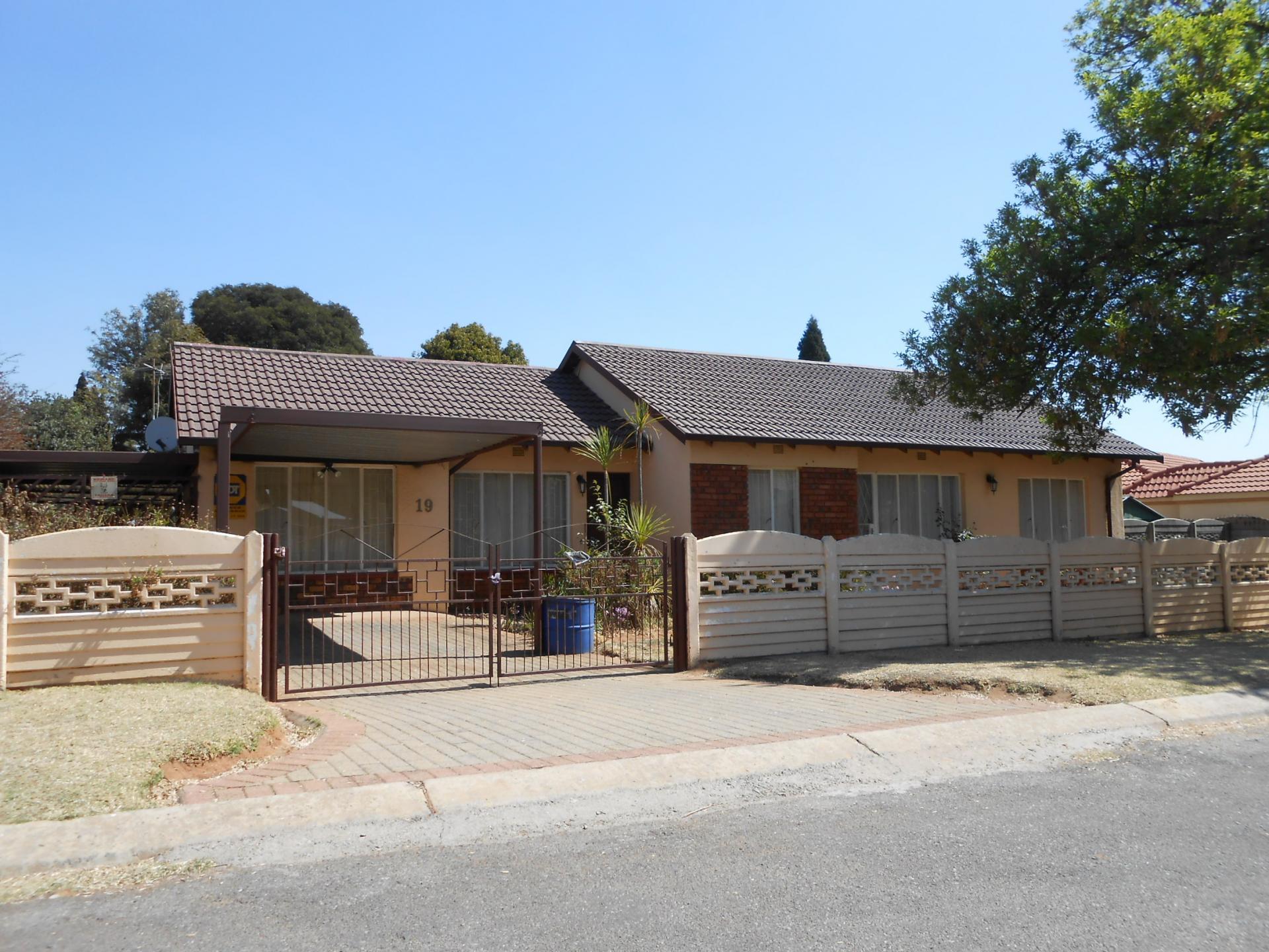 Front View of property in Crystal Park