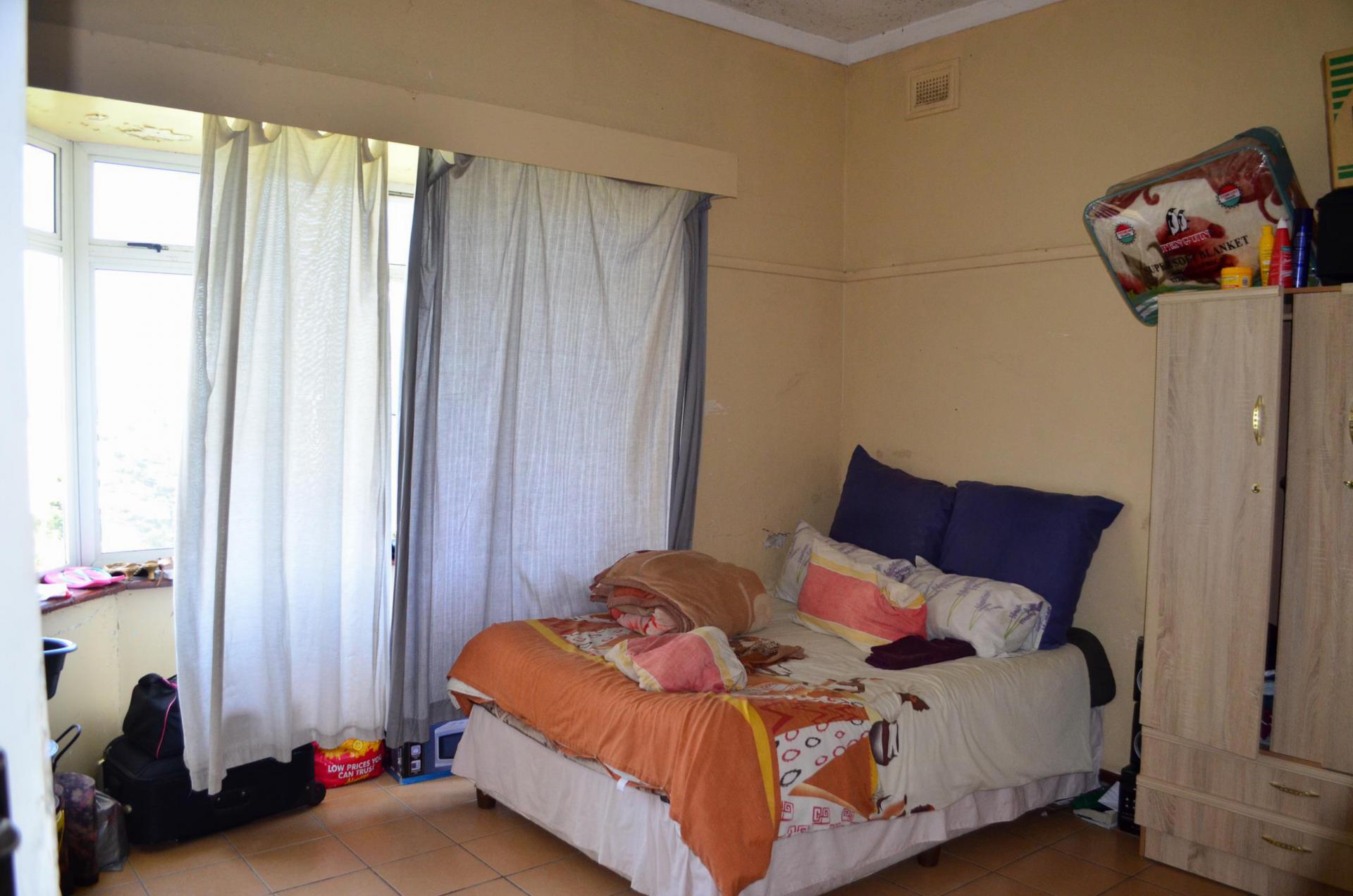 Bed Room 1 - 21 square meters of property in Port Shepstone