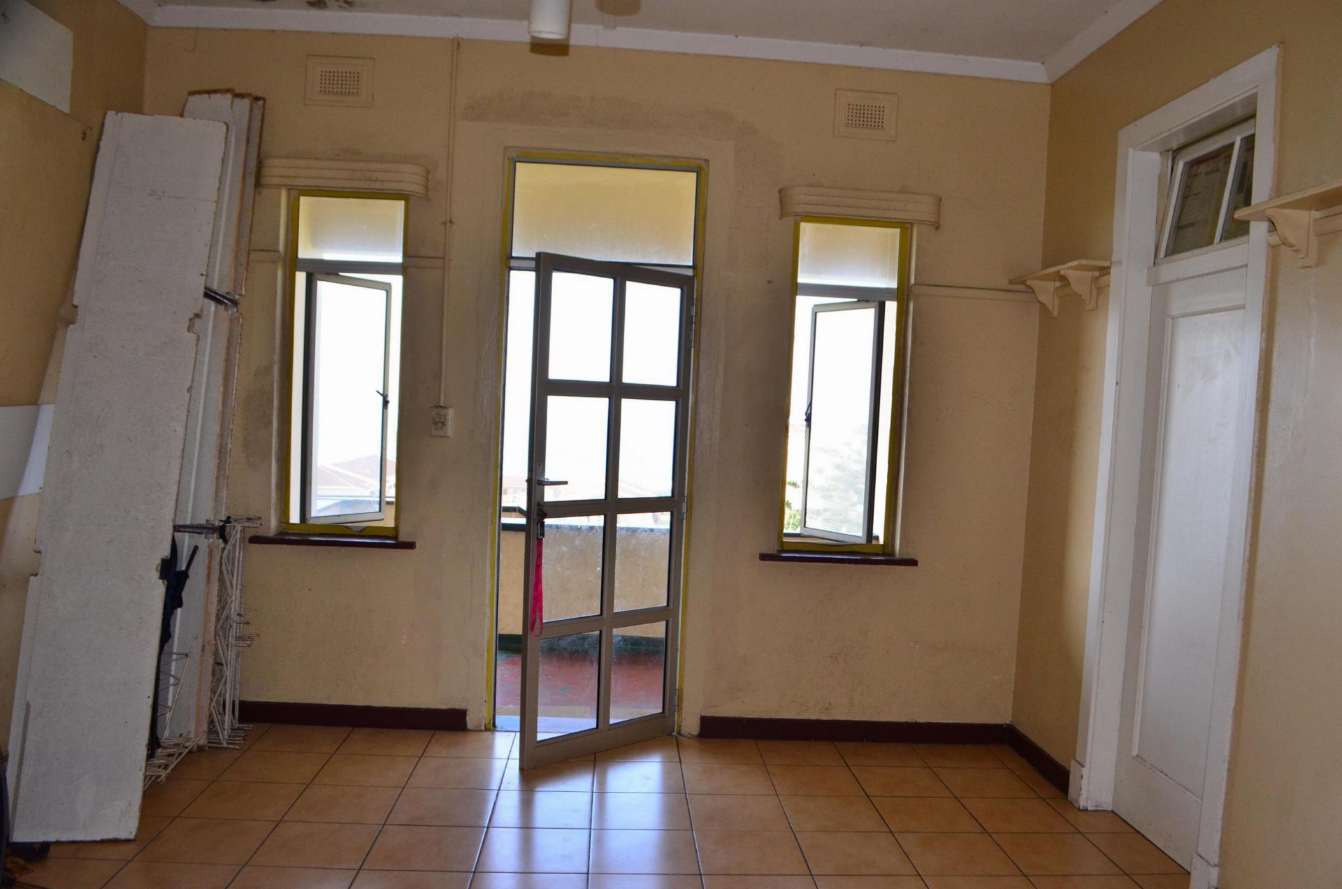 Lounges - 19 square meters of property in Port Shepstone