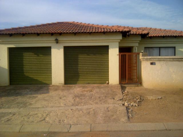 3 Bedroom House for Sale For Sale in Kwa-Thema - Home Sell - MR105878