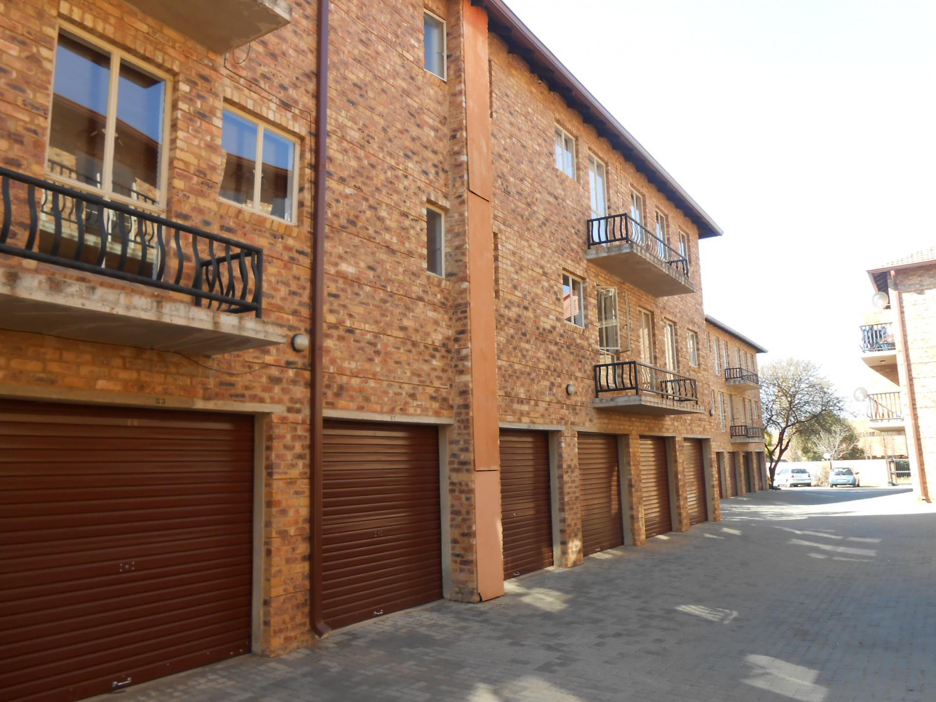 Front View of property in Willow Acres Estate