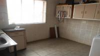 Kitchen - 24 square meters of property in The Reeds