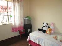 Bed Room 2 of property in Lenasia South