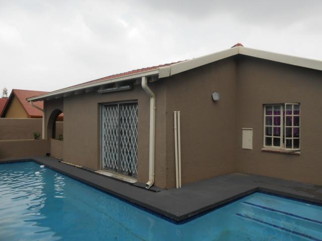 3 Bedroom House for Sale For Sale in Bosmont - Home Sell - MR105959