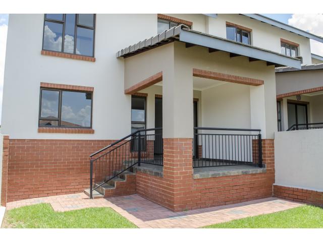 3 Bedroom Sectional Title for Sale For Sale in Fourways Gardens - Home Sell - MR105985
