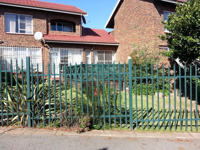 3 Bedroom Sectional Title for Sale and to Rent For Sale in Emalahleni (Witbank)  - Private Sale - MR106010