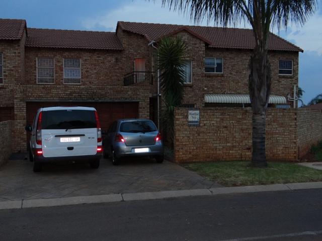 4 Bedroom Duet for Sale For Sale in Rooihuiskraal North - Private Sale - MR106020