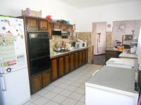 Kitchen - 18 square meters of property in Umtentweni