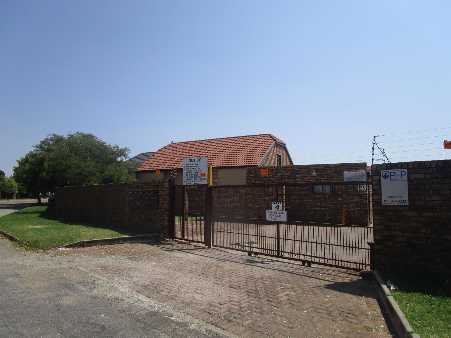 2 Bedroom Cluster for Sale For Sale in Kempton Park Home  