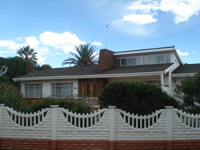 4 Bedroom House for Sale For Sale in Wilkoppies - Home Sell - MR106115