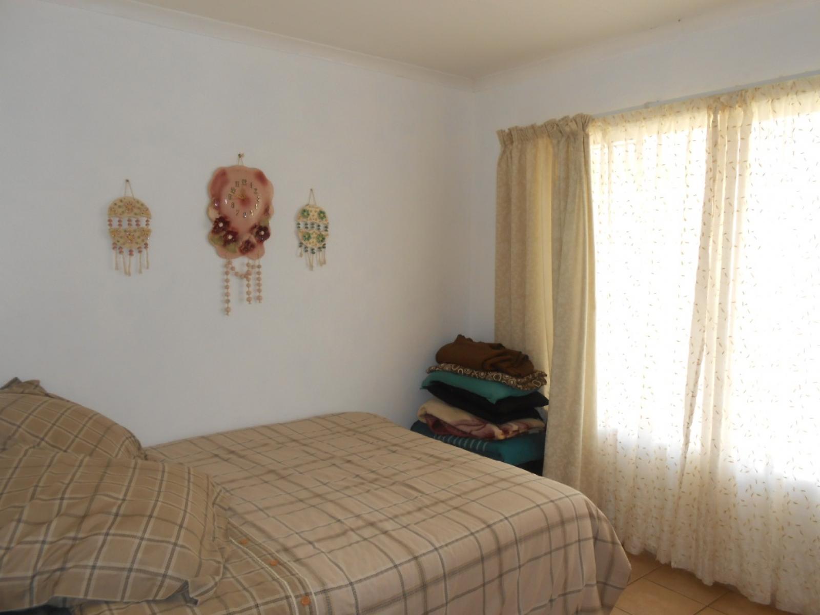 Bed Room 1 - 10 square meters of property in Randfontein