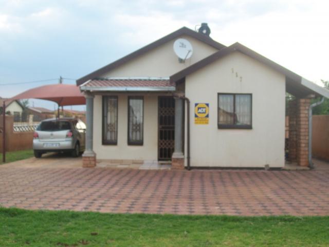 2 Bedroom House for Sale For Sale in Soshanguve - Private Sale - MR106144