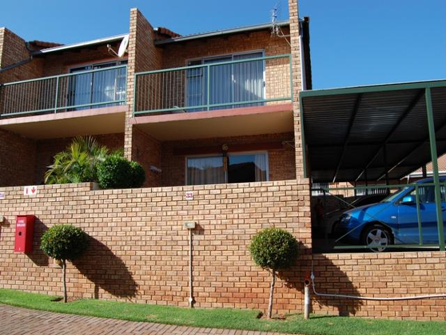 2 Bedroom Duplex for Sale For Sale in Roodekrans - Private Sale - MR106203