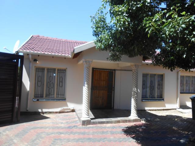 3 Bedroom House for Sale For Sale in Philip Nel Park - Home Sell - MR106239