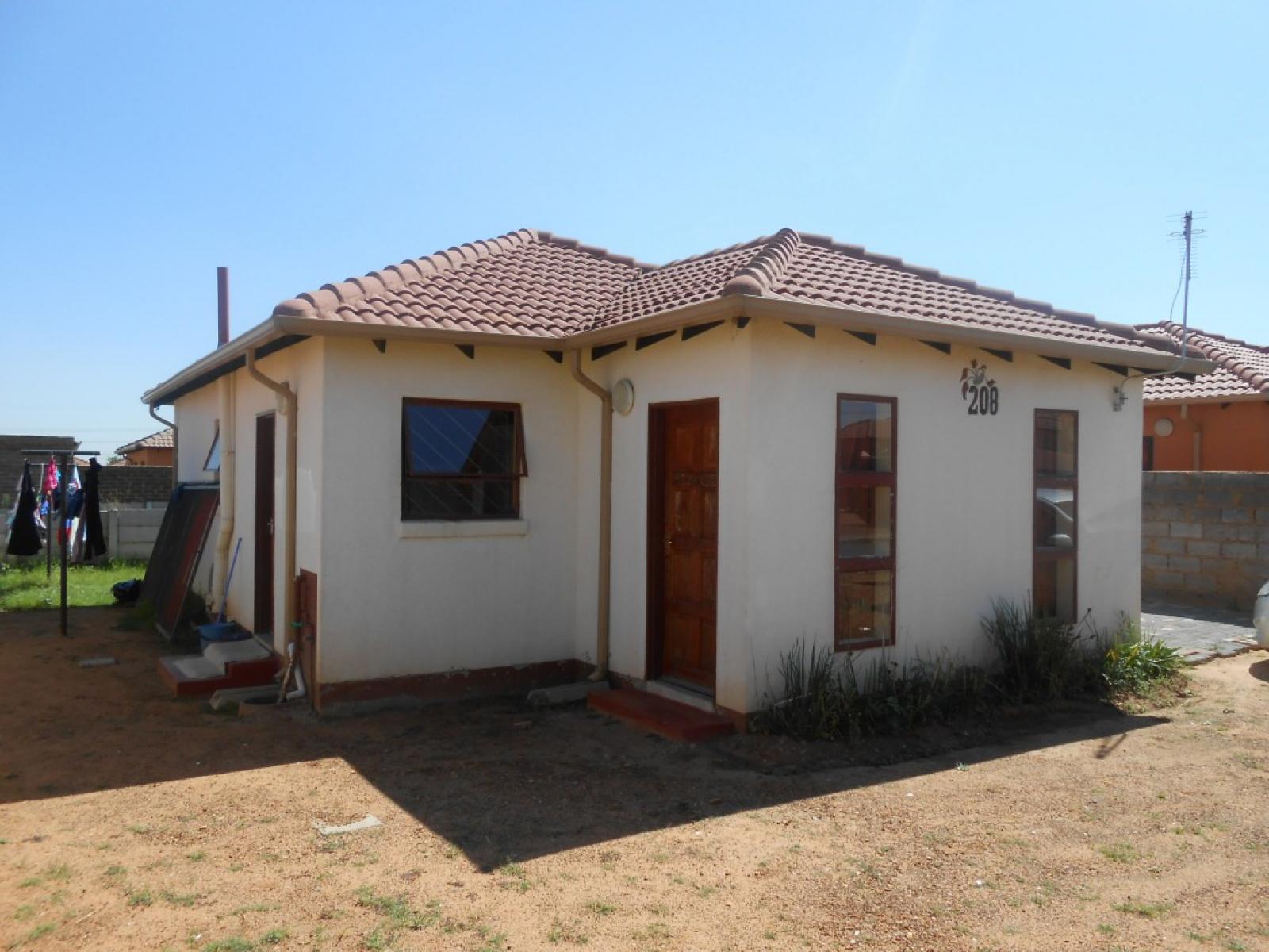 Front View of property in Roodepoort West