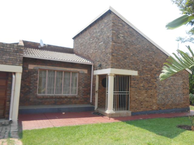4 Bedroom House for Sale For Sale in Theresapark - Private Sale - MR106531
