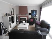 Lounges - 24 square meters of property in Parkrand