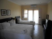 Main Bedroom - 18 square meters of property in Port Edward