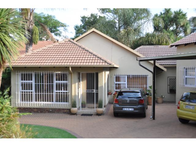 6 Bedroom House for Sale For Sale in Van Riebeeckpark - Private Sale - MR106933