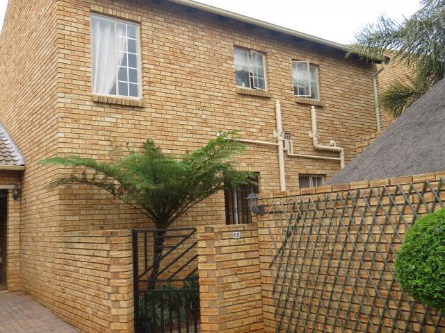 3 Bedroom Duplex for Sale For Sale in Strubensvallei - Home Sell - MR107019