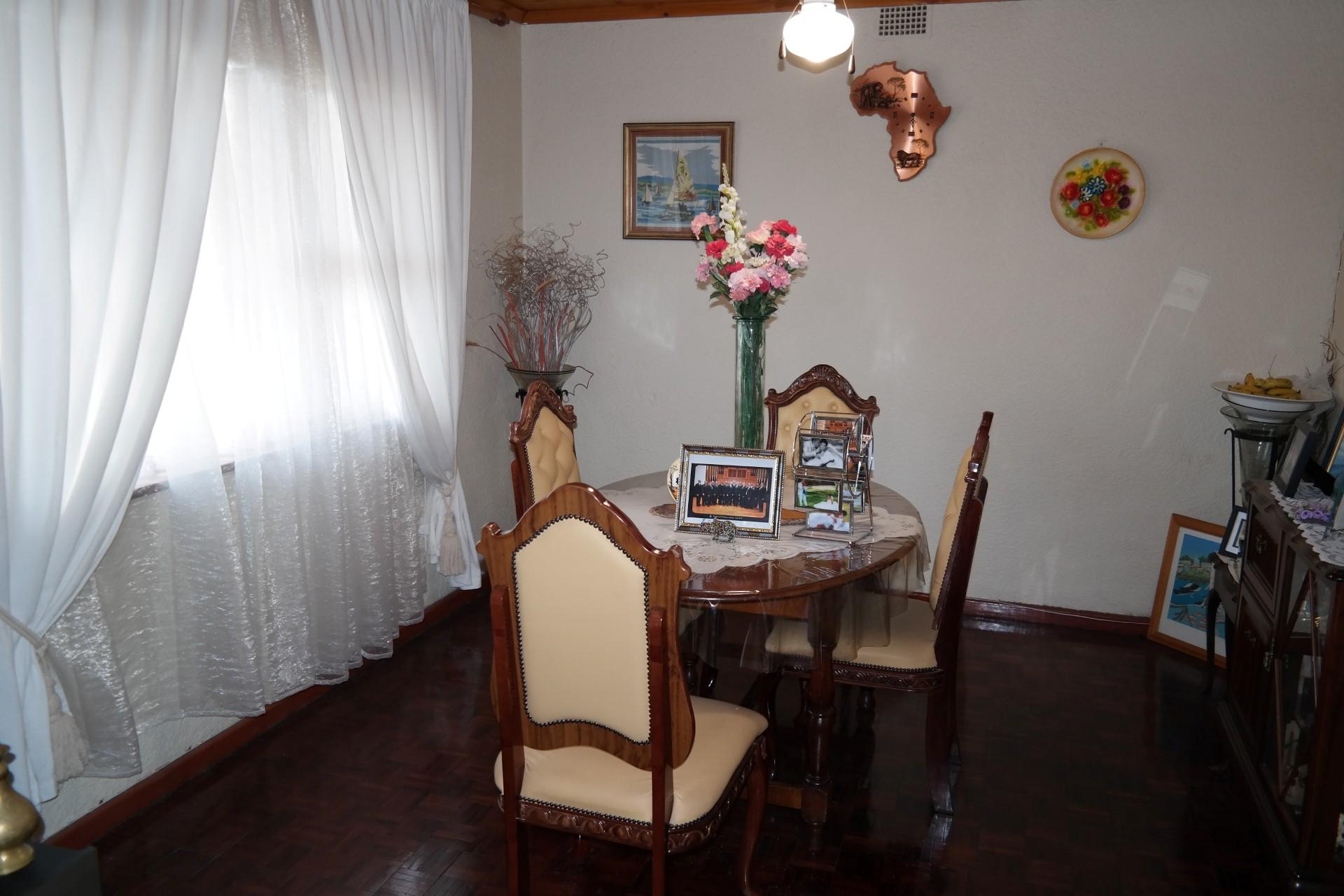 Dining Room - 13 square meters of property in Athlone - CPT