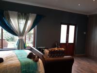 Main Bedroom - 25 square meters of property in Krugersdorp
