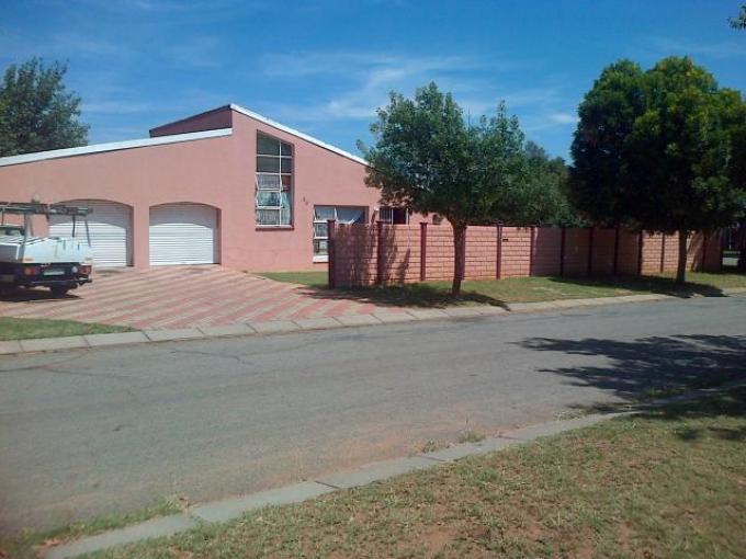 4 Bedroom House for Sale For Sale in Klerksdorp - Private Sale - MR107122