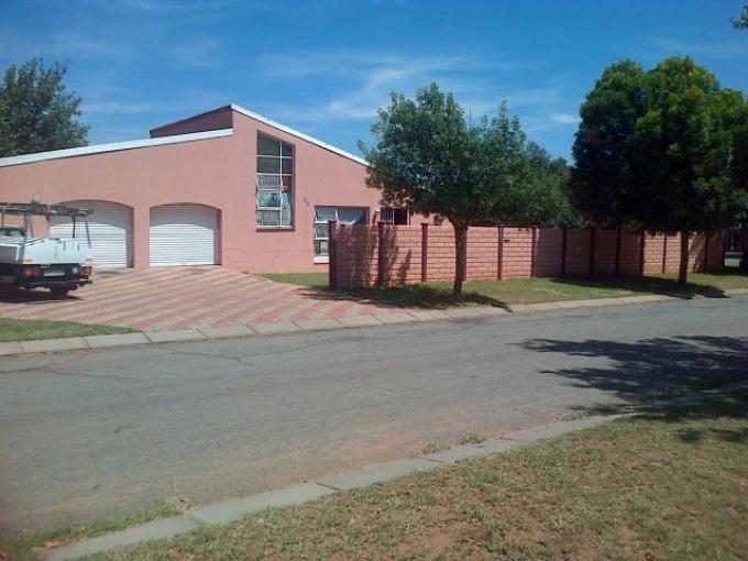 4 Bedroom House for Sale For Sale in Klerksdorp - Private Sale - MR107122