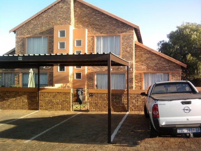 3 Bedroom Sectional Title for Sale For Sale in Heuwelsig Estate - Private Sale - MR107133