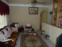 Lounges - 40 square meters of property in Umhlatuzana 