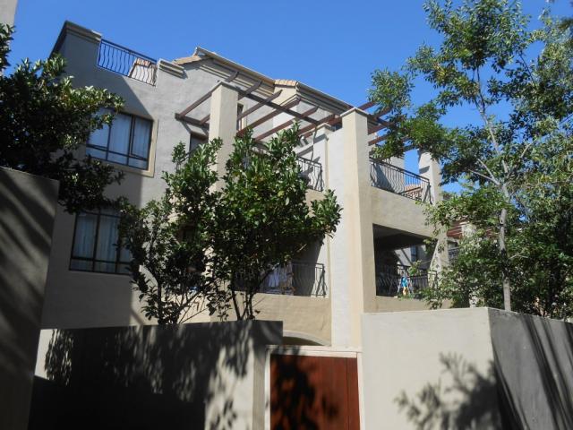 2 Bedroom Apartment for Sale For Sale in Fourways Gardens - Private Sale - MR107183