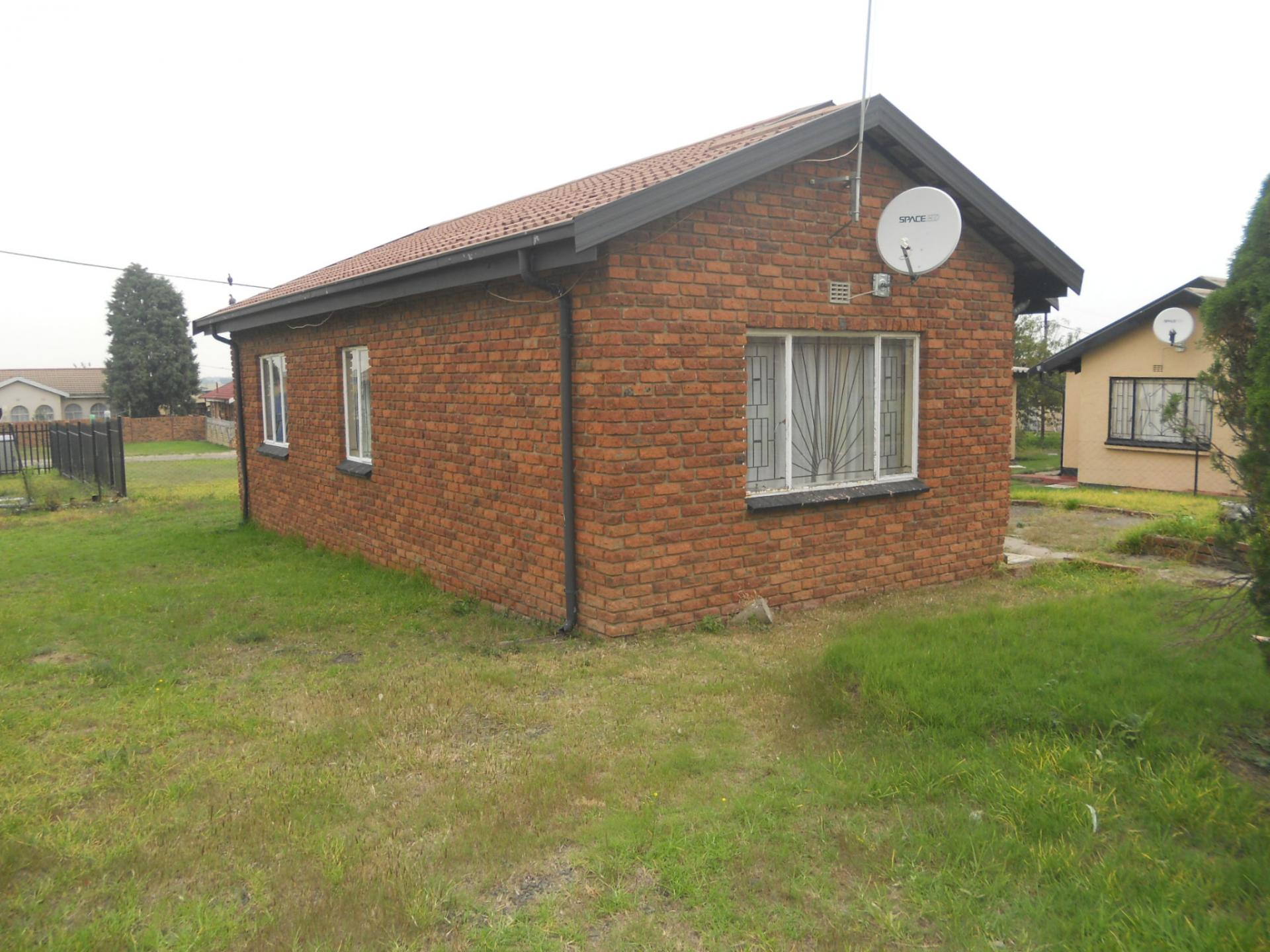 Front View of property in Thuthukani