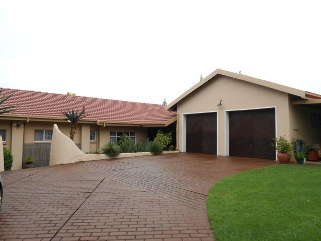 3 Bedroom House for Sale For Sale in Constantia Glen - Home Sell - MR107307