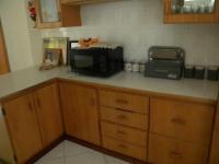 Kitchen of property in Bendor