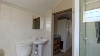 Main Bathroom - 5 square meters of property in Kengies