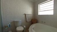 Bathroom 2 - 7 square meters of property in Kengies