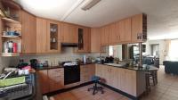 Kitchen - 16 square meters of property in Kengies