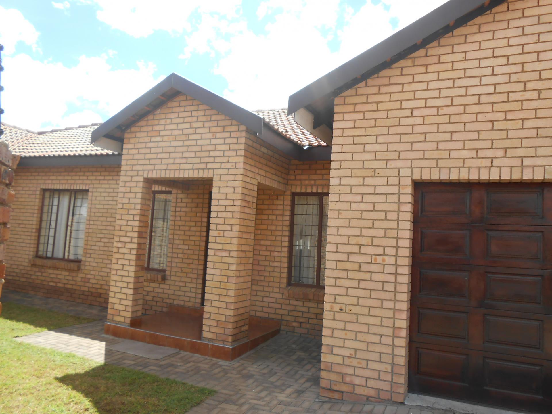 Front View of property in Aerorand - MP