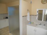 Bathroom 1 - 14 square meters of property in Hilton