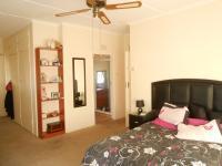 Main Bedroom - 24 square meters of property in Greenhills