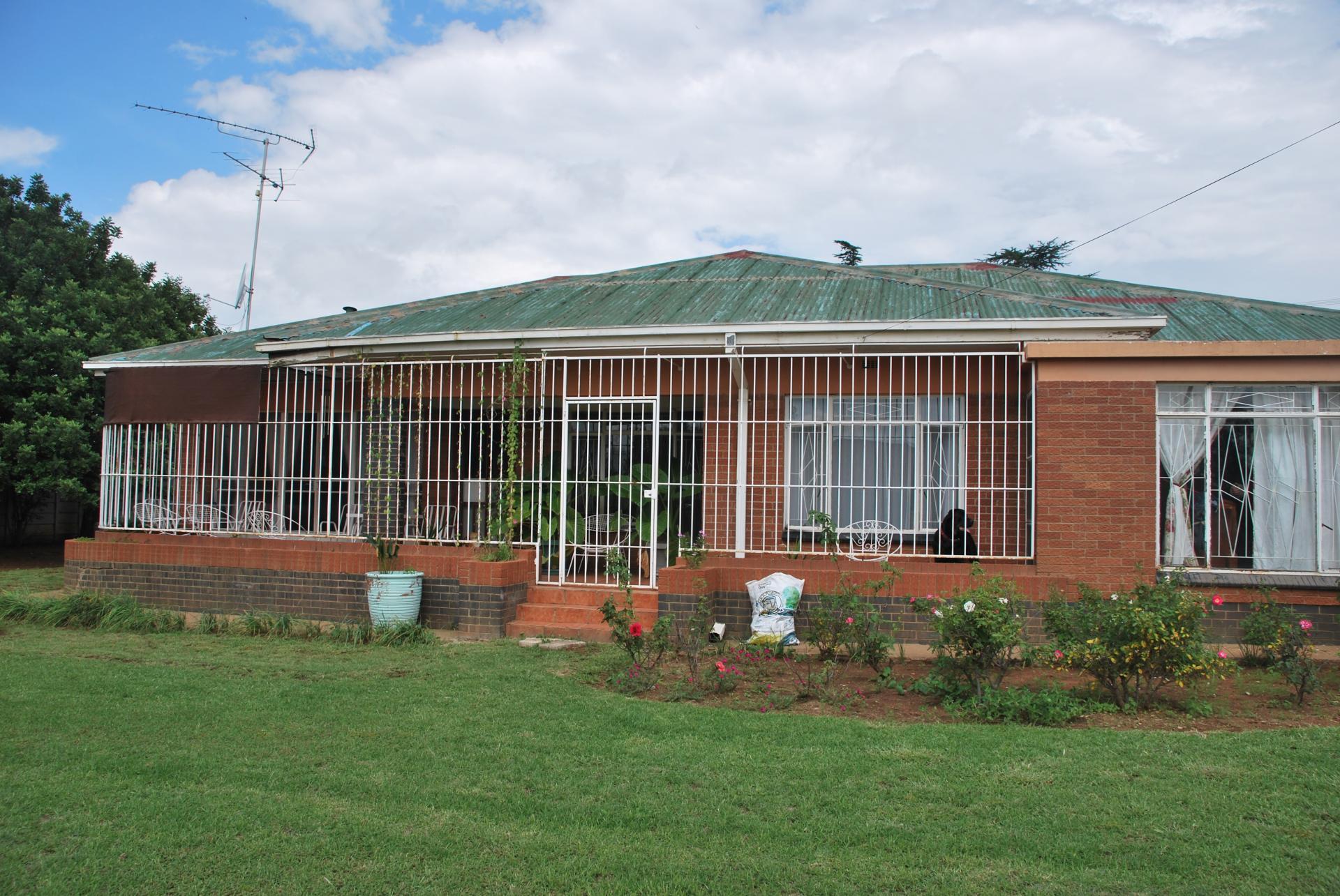 Front View of property in Vredefort