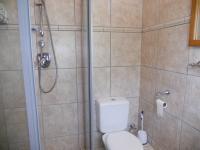 Bathroom 3+ - 5 square meters of property in Umkomaas
