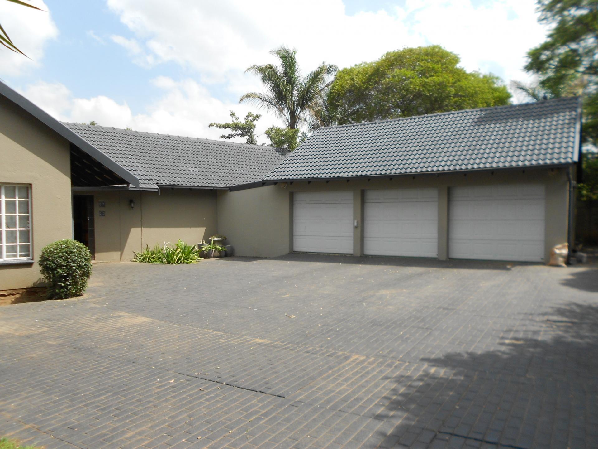 Front View of property in Brackendowns